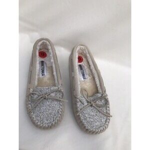 Minnetonka Moccasin Size 7 Cream